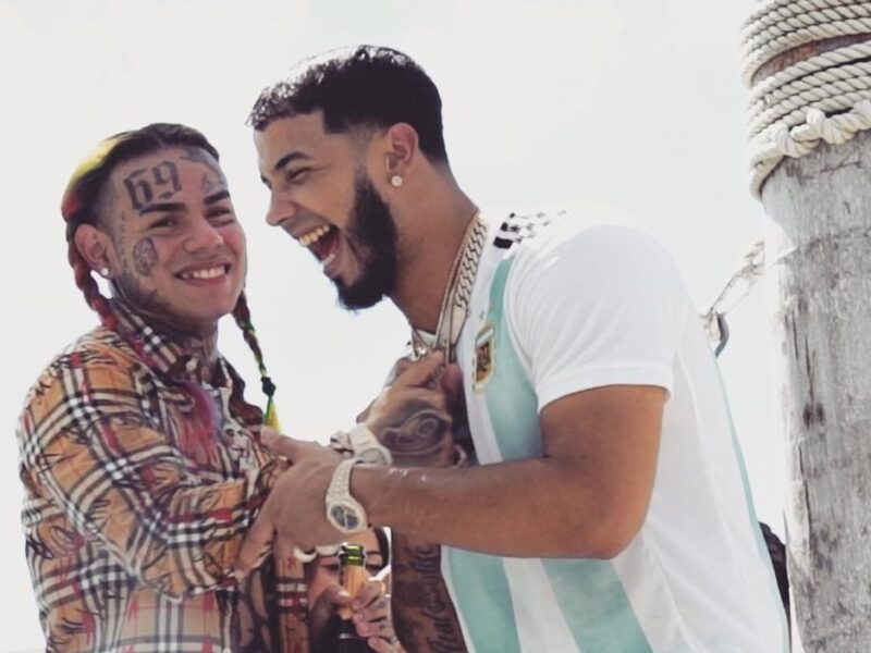 Tekashi 6ix9ine pide a Anuel AA terminar sus problemas a golpes