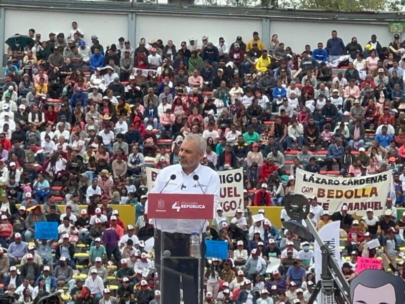 Traidores a la Patria, quienes atacan los libros de texto gratuitos Bedolla