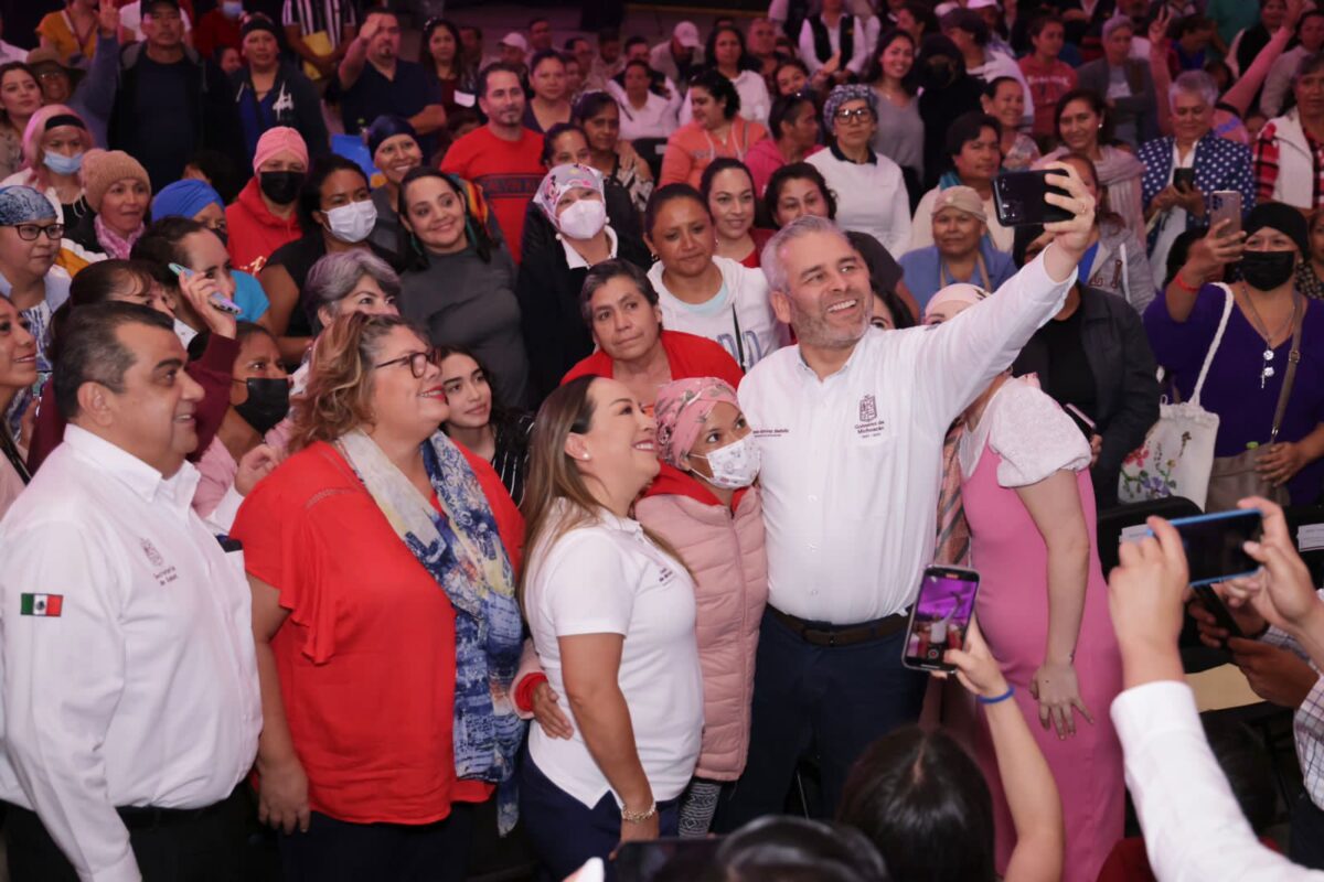 Bedolla mujeres y menos con cáncer