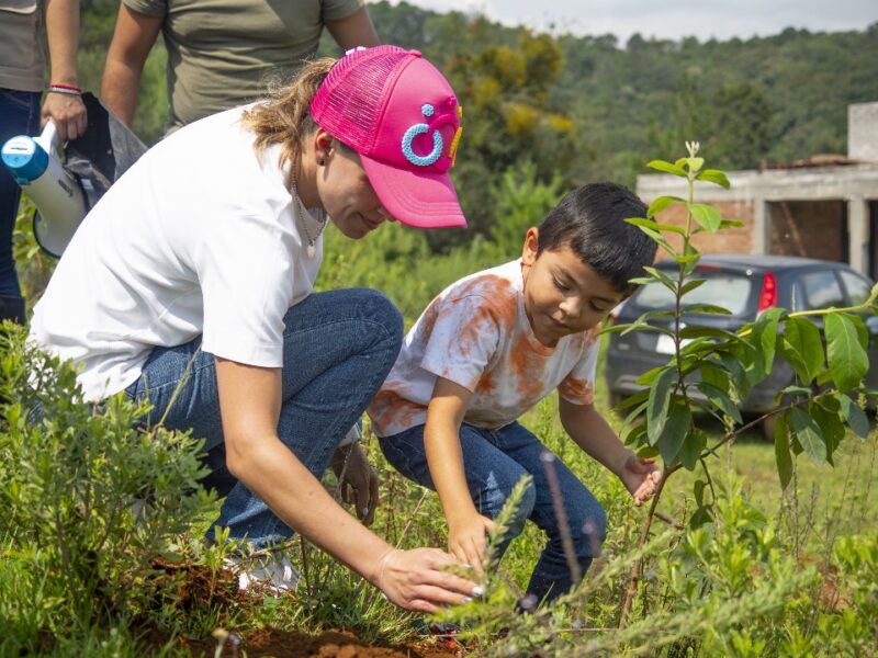 Daniela-De-Los-Santos-reforestacion-Umecuaro