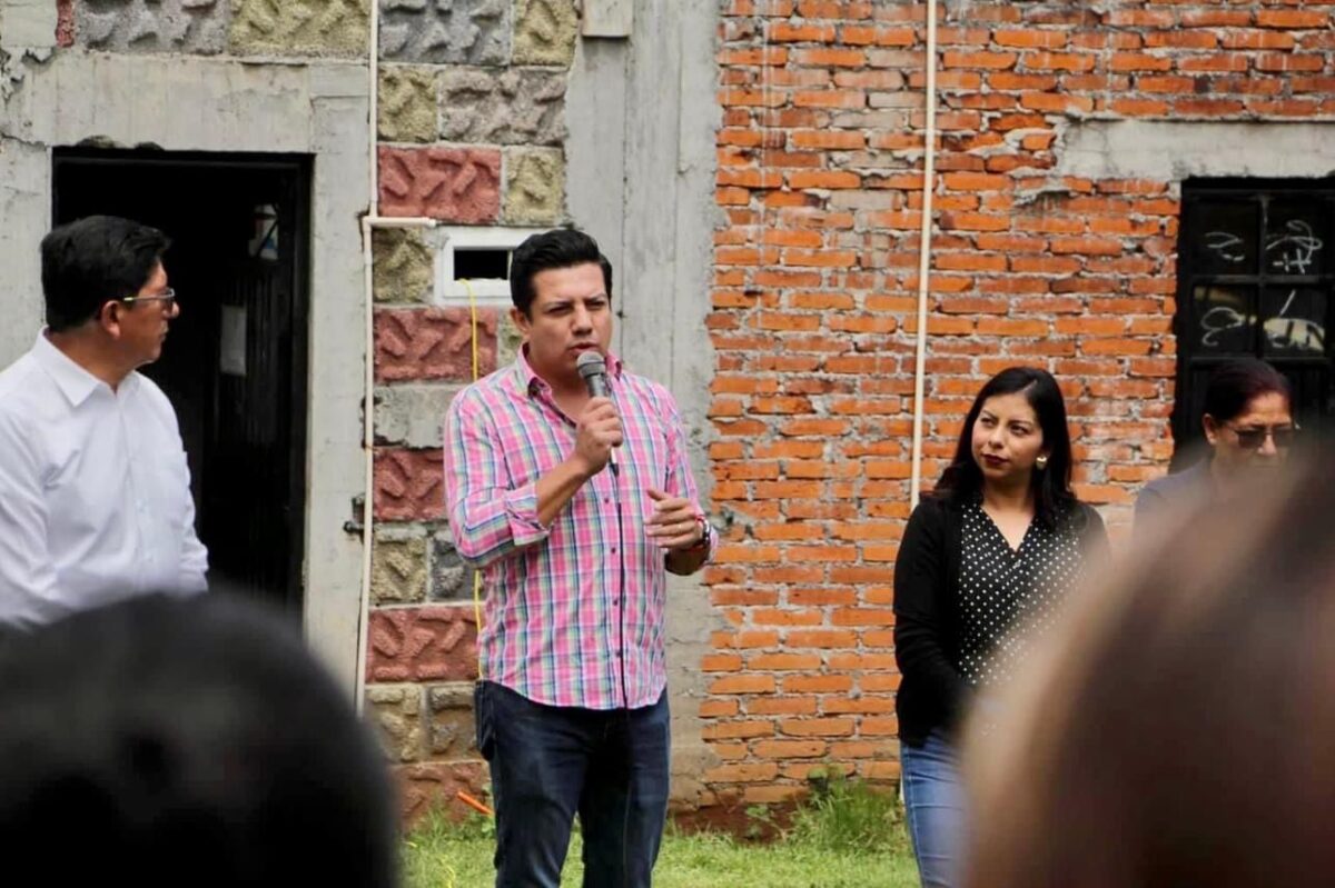 Mejora diputado Oscar Escobar infraestructura educativa en secundaria de Pátzcuaro