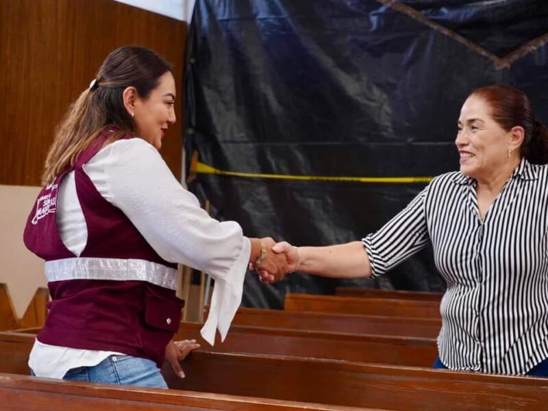 Entrega Mónica Valdez cemento en Zacapu a familias e instituciones