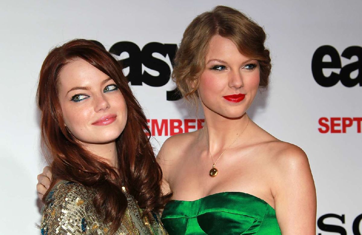 Emma Stone y Taylor Swift en los Globos de Oro