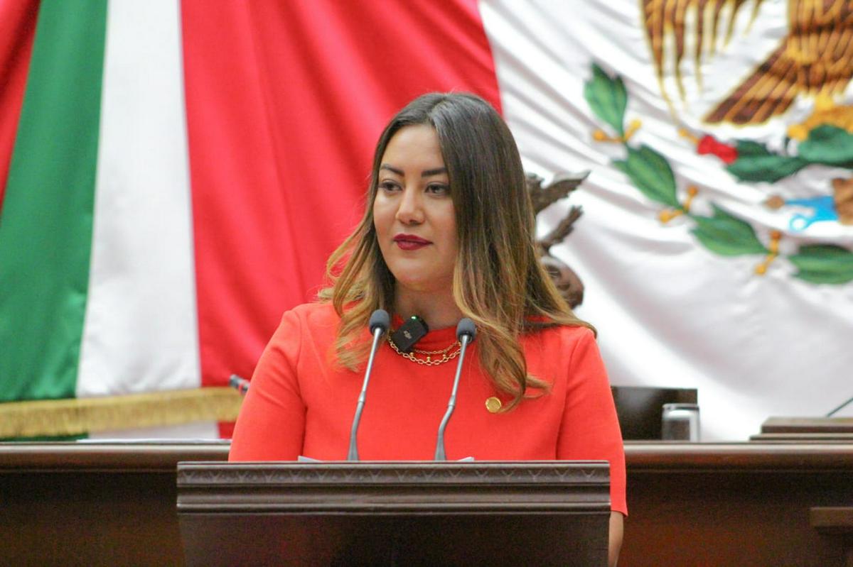 Mónica Valdez poner freno a retenes en Zacapu