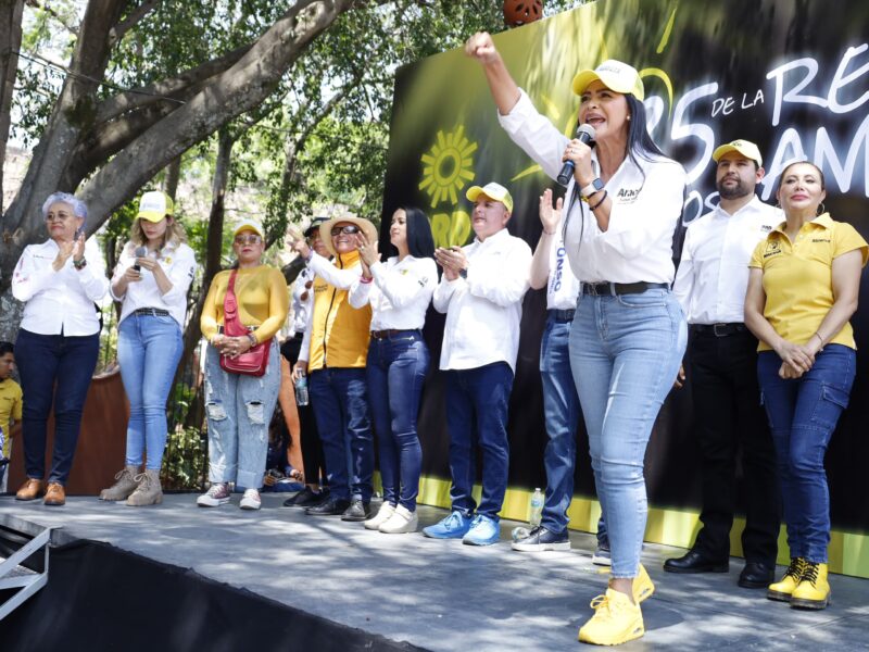 Araceli Saucedo llamó a votar por la democracia de México y por su proyecto