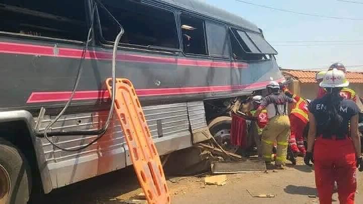 accidente vial del autobús de la Traketera - cuerpos de auxilio