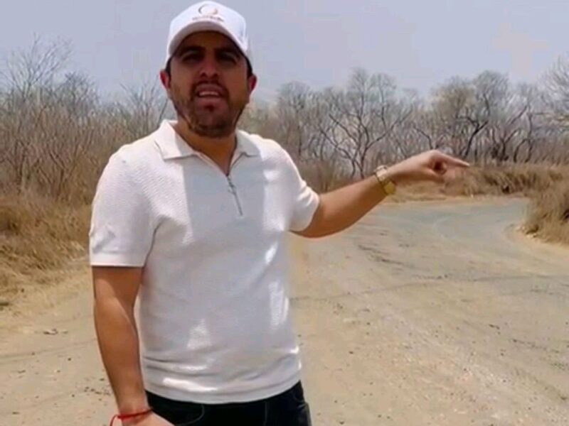 Adrián Huerta promete mejora para carreteras de Huetamo