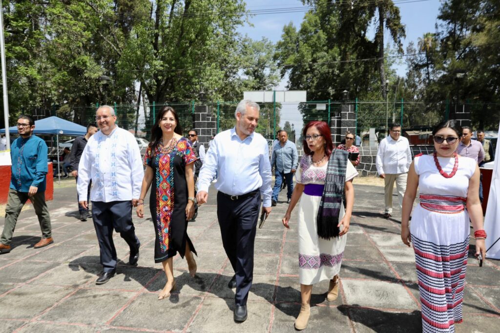 El gobernador de Michoacán asiste al III Encuentro Nacional de Universidades Interculturales