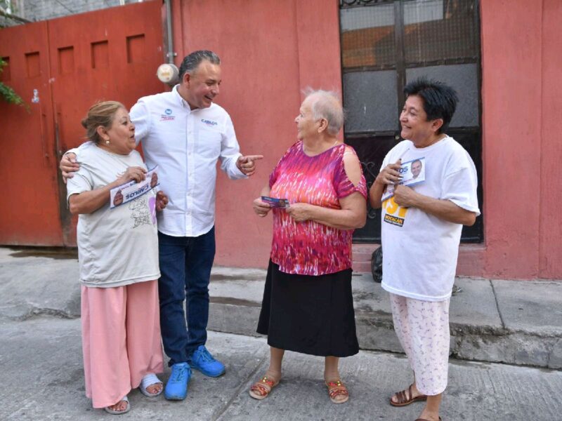 Carlos Quintana promete sistema de cuidados para mamás