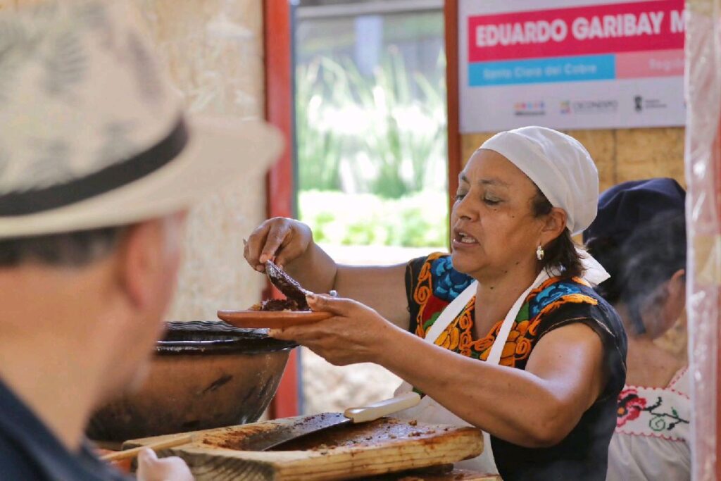 cocineras deleitan con el sabor gastronómico de Michoacán