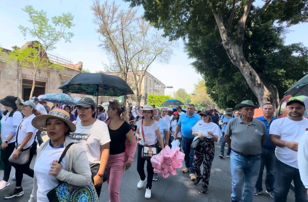 docentes exigen atención a sus demandas con manifestación