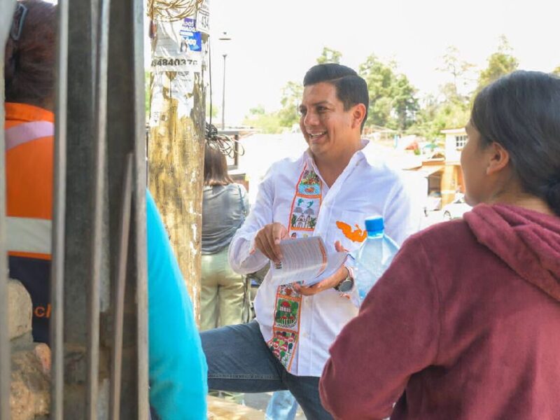Escobar presenta propuaestas a comerciantes en Pátzcuaro