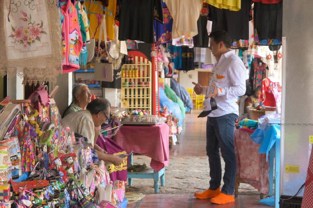 Escobar presenta propuaestas a comerciantes en Pátzcuaro - campañas