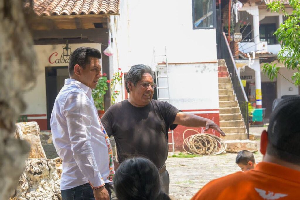 Escobar presenta propuaestas a comerciantes en Pátzcuaro - muelle
