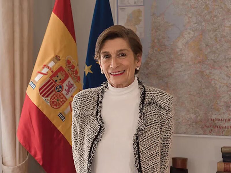 España retira a embajadora de Argentina crece tensión