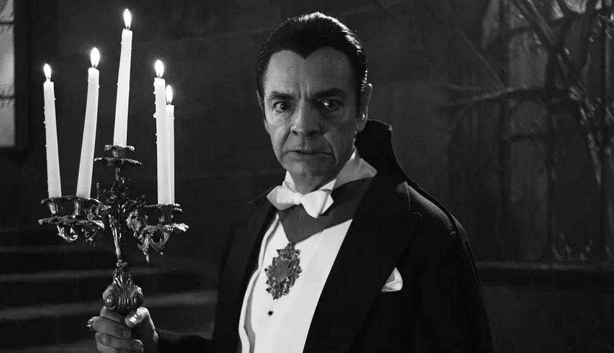 Eugenio Derbez se convierte en Drácula en nueva comedia