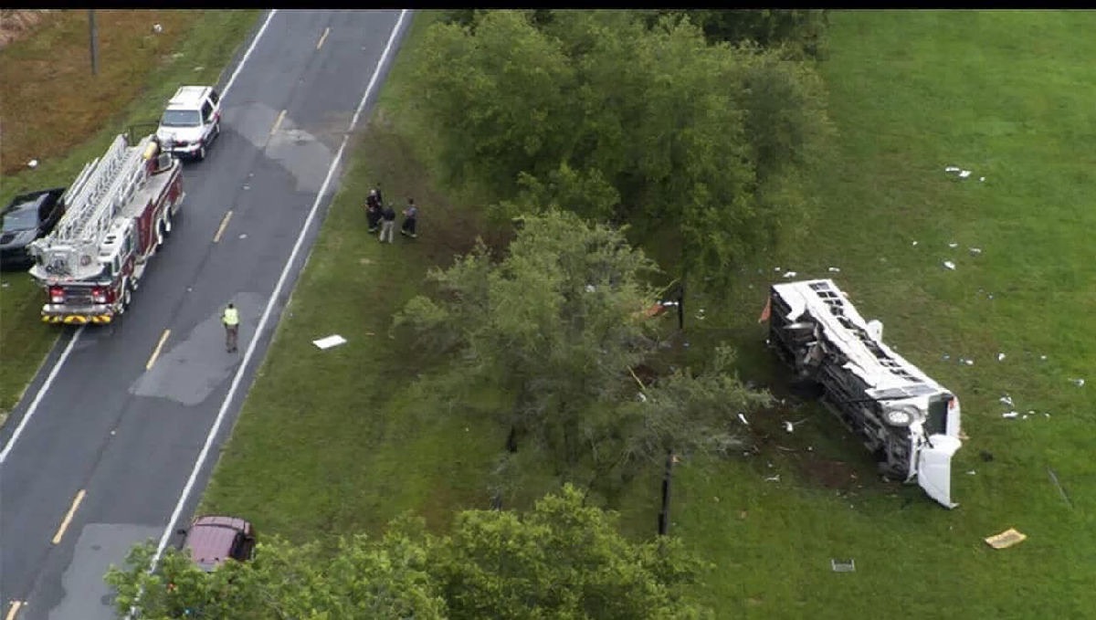 Fallecen 8 mexicanos en accidente de autobus en Florida: niegan fianza a conductor