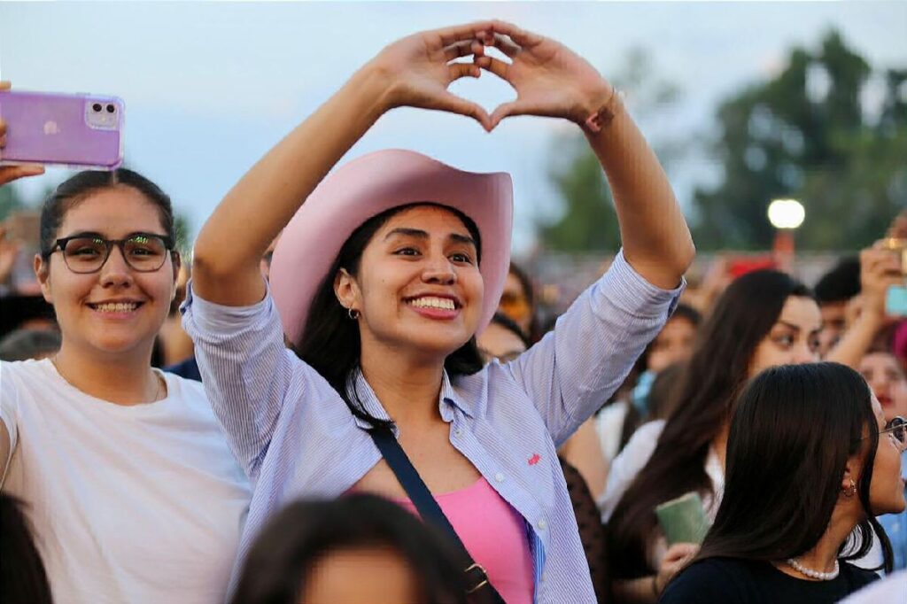 Festival Michoacán de Orogen Grupo Intocable - enamorada