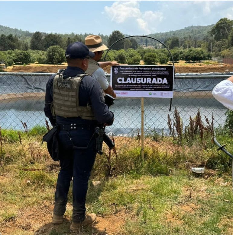 Guardián forestal clausura espacios de agua cerca de Pátzcuaro
