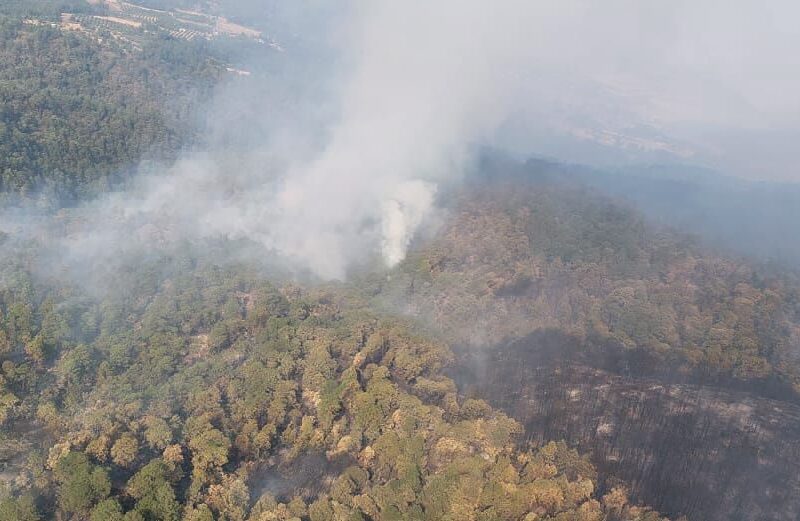 intensifican labores contra incendio forestal en Zinapécuaro