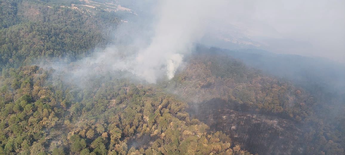 intensifican labores contra incendio forestal en Zinapécuaro