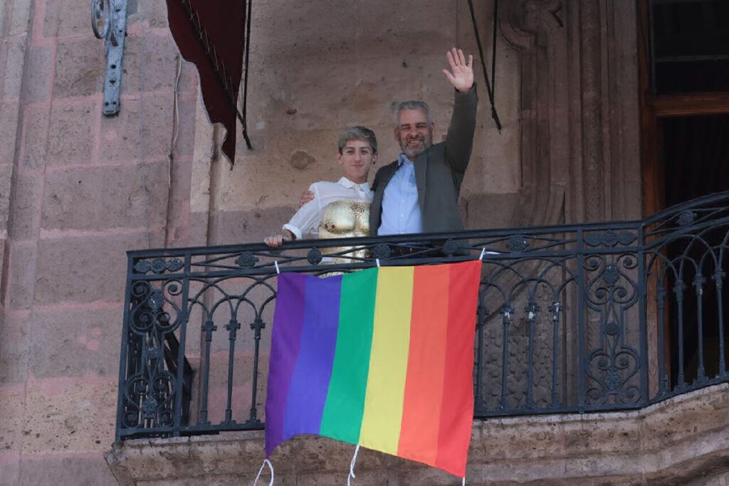 lucha contra la LGBTfobia Bedolla - bandera