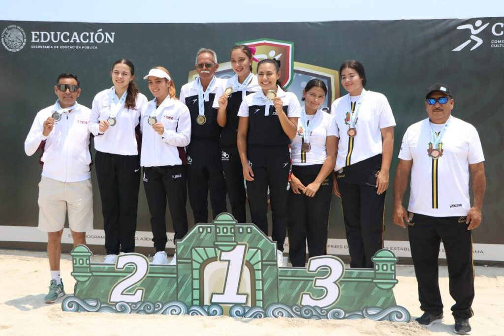 Medallas en voleybol de playa para Michoacán - equipo