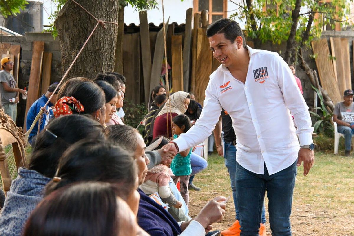 Oscar Escobar recibe respaldo como diputado en Cuanajo