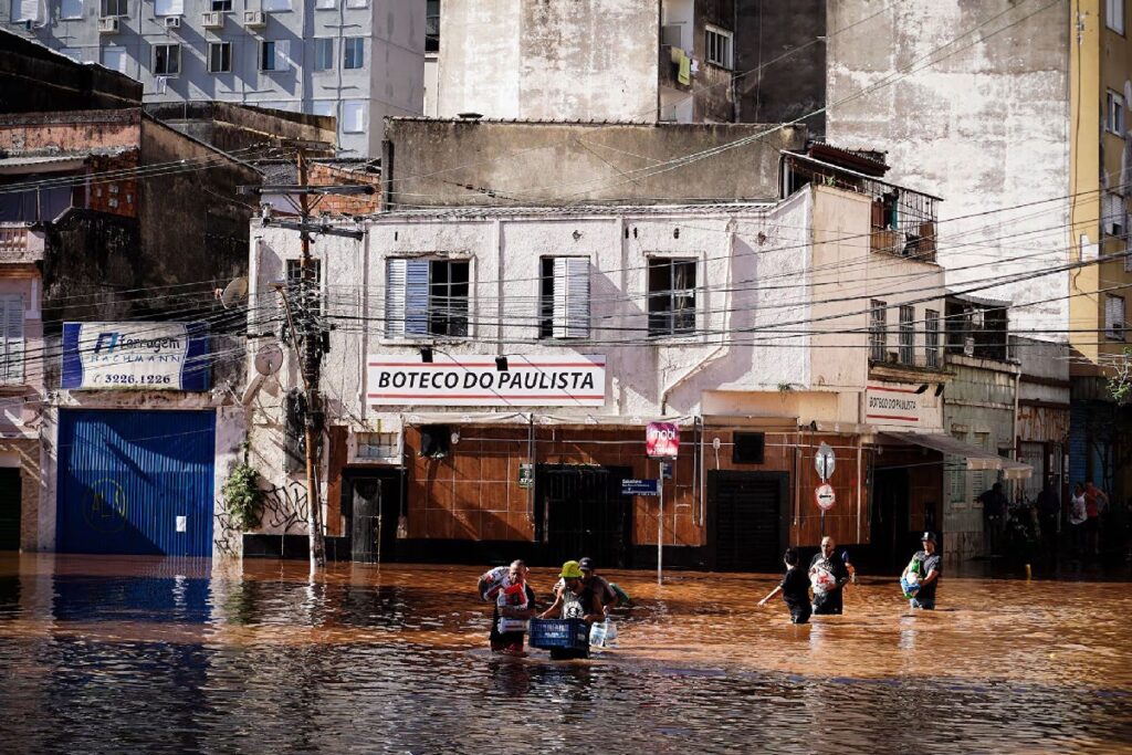 Población al sur de Brasil presentafuertes afectaciones