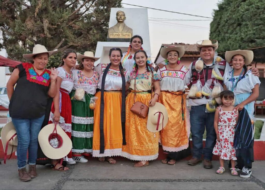 Respaldo a Mónica Valdez en Zacapu - grupo