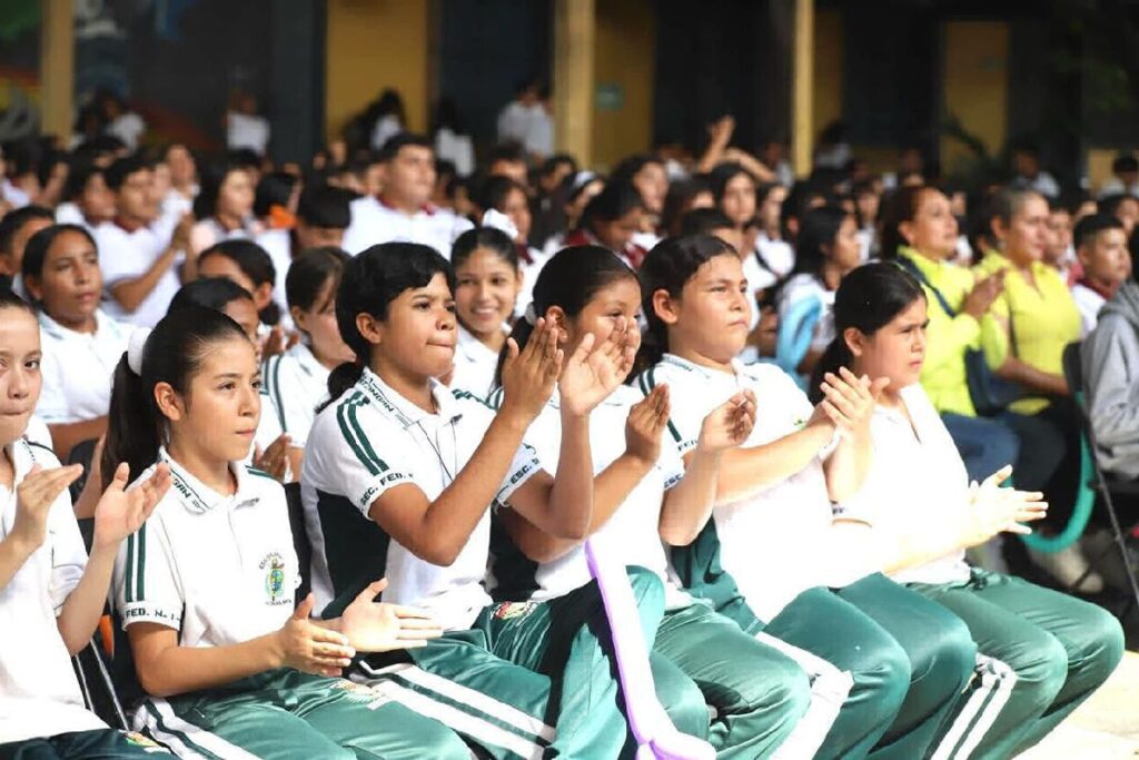 toman medidas ante onda de calor en escuelas de Michoacán