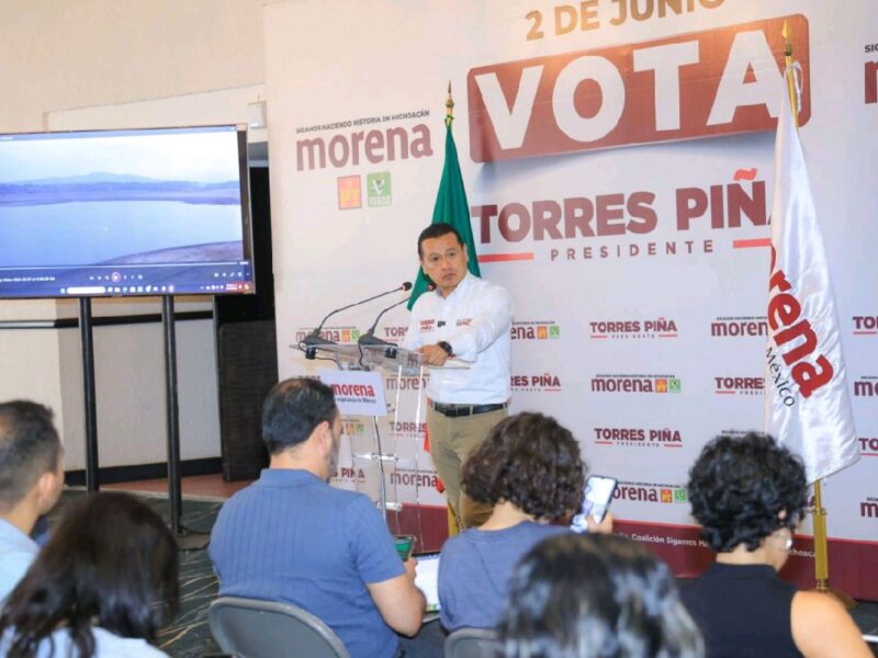 Torres Piña promete abasto de agua en Morelia