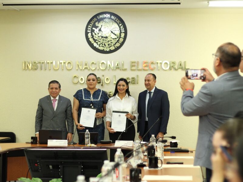 Recibe Araceli Saucedo constancia como senadora electa