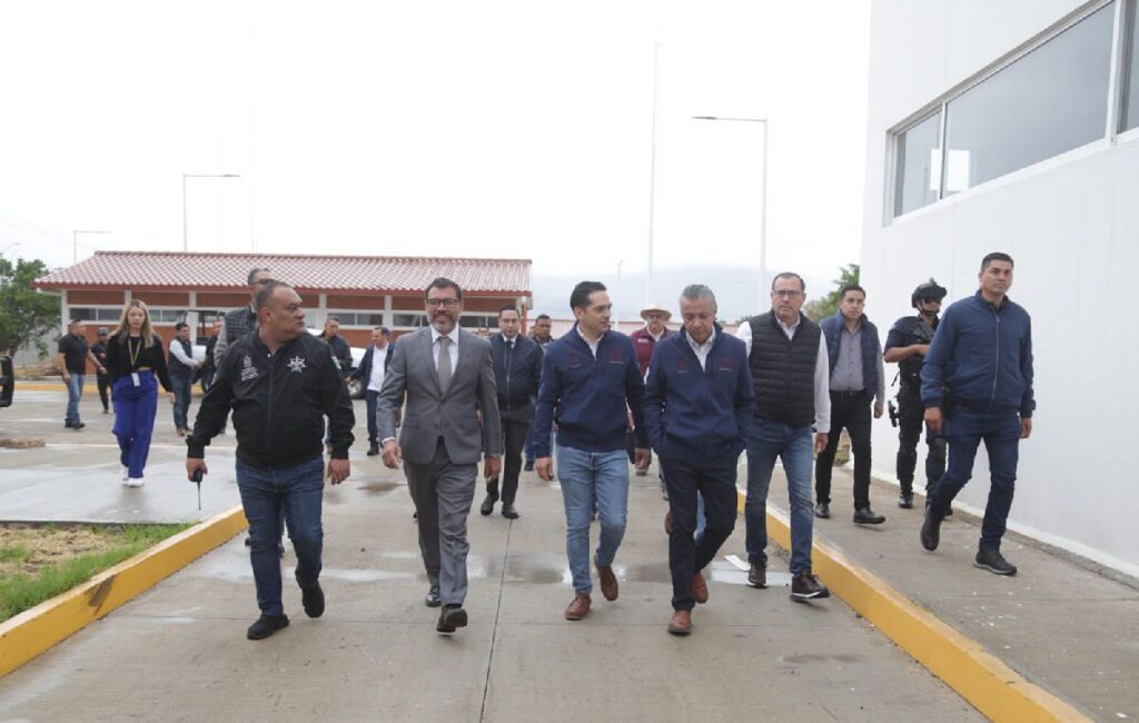 Autoridades recoren cuartel Valladolidad de la Guardia Civil