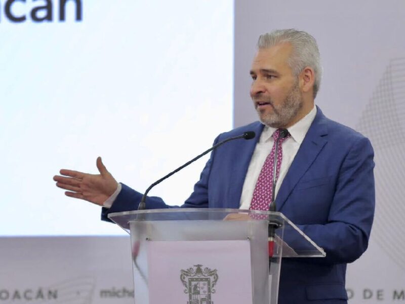 Bedolla impulsará creación de segunda terminal de vehículos para la inversión en LC