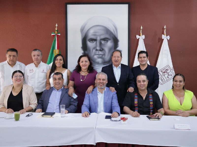 Bedolla y diputados federales acuerdan rehabilitación de carretera de Michoacán