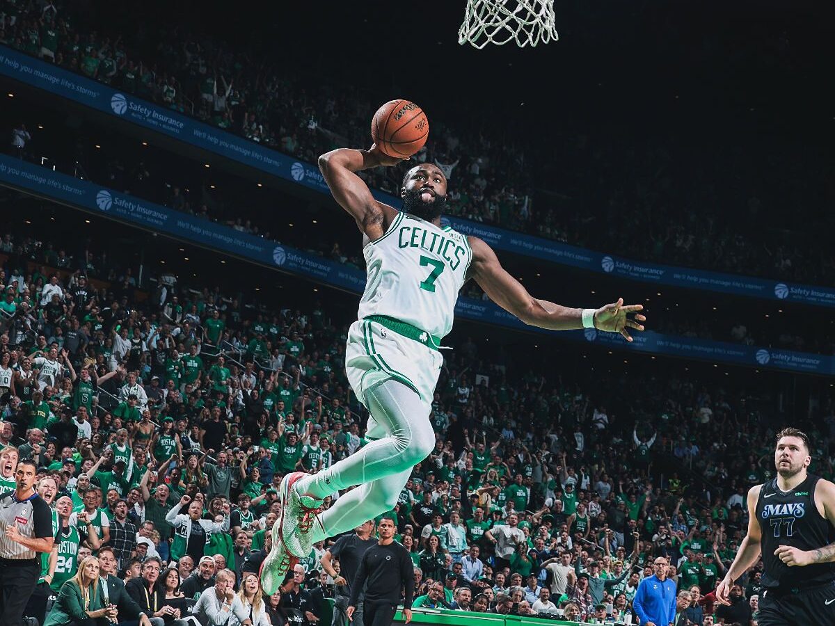 Boston Celtics derrota a Dallas Mavericks en primer juego de la final de NBA