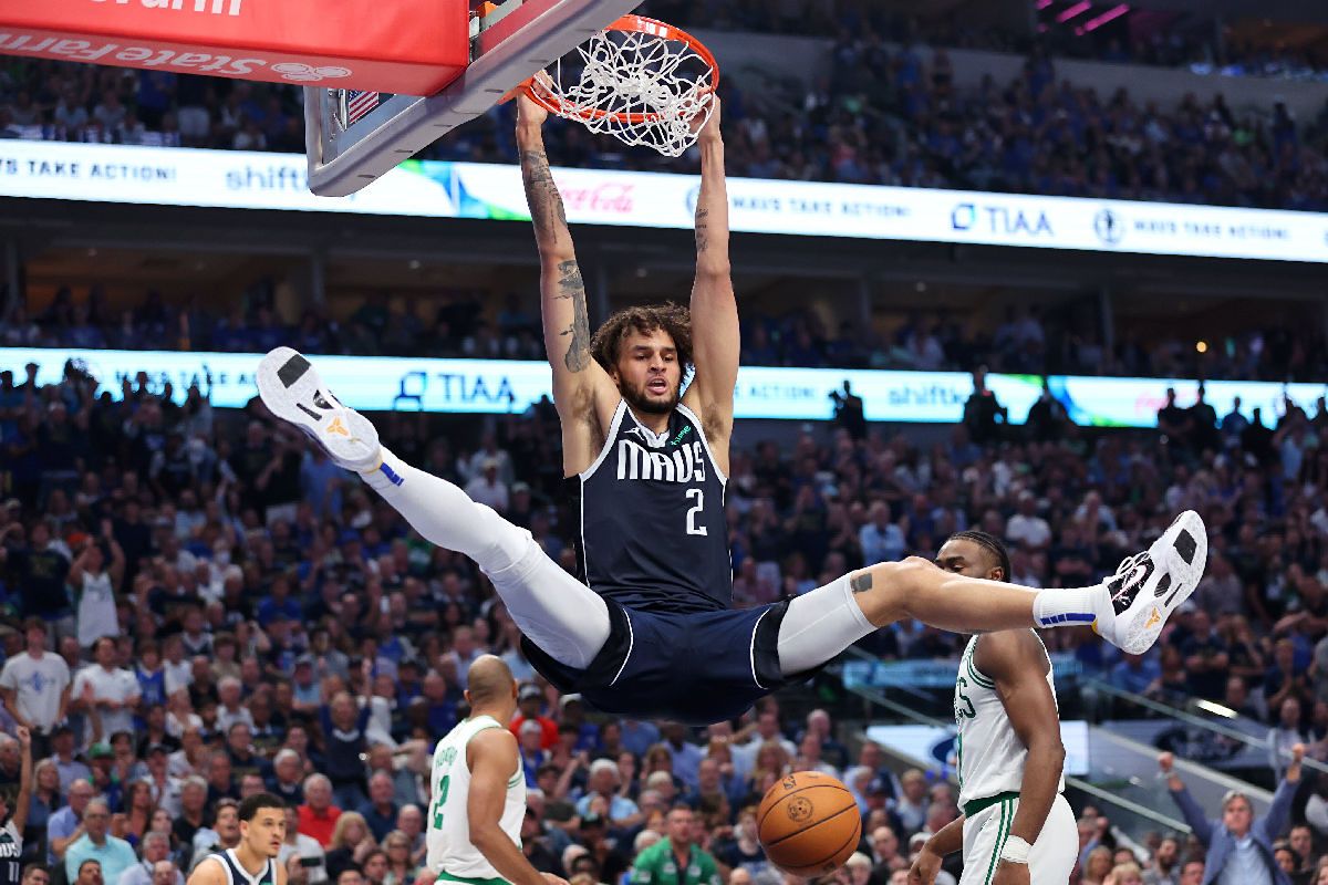 Dallas Mavericks venden a Boston Celtics
