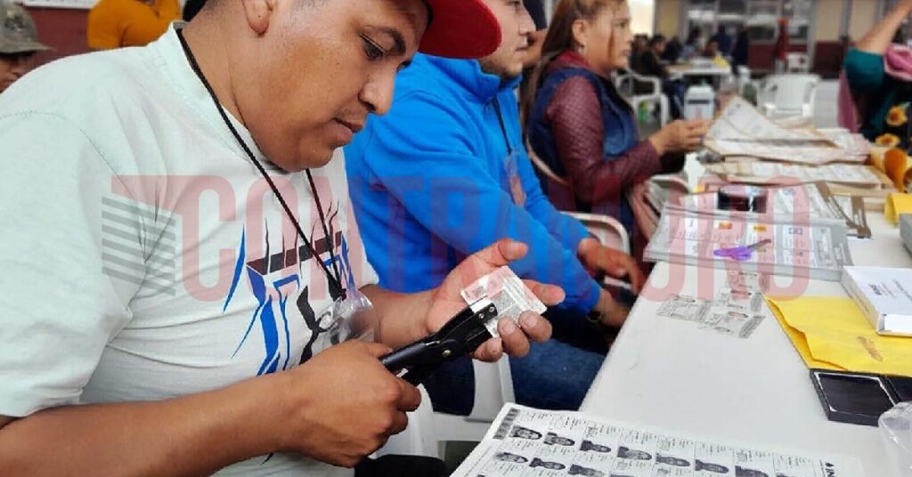 La votación masiva en Charapan . credencial