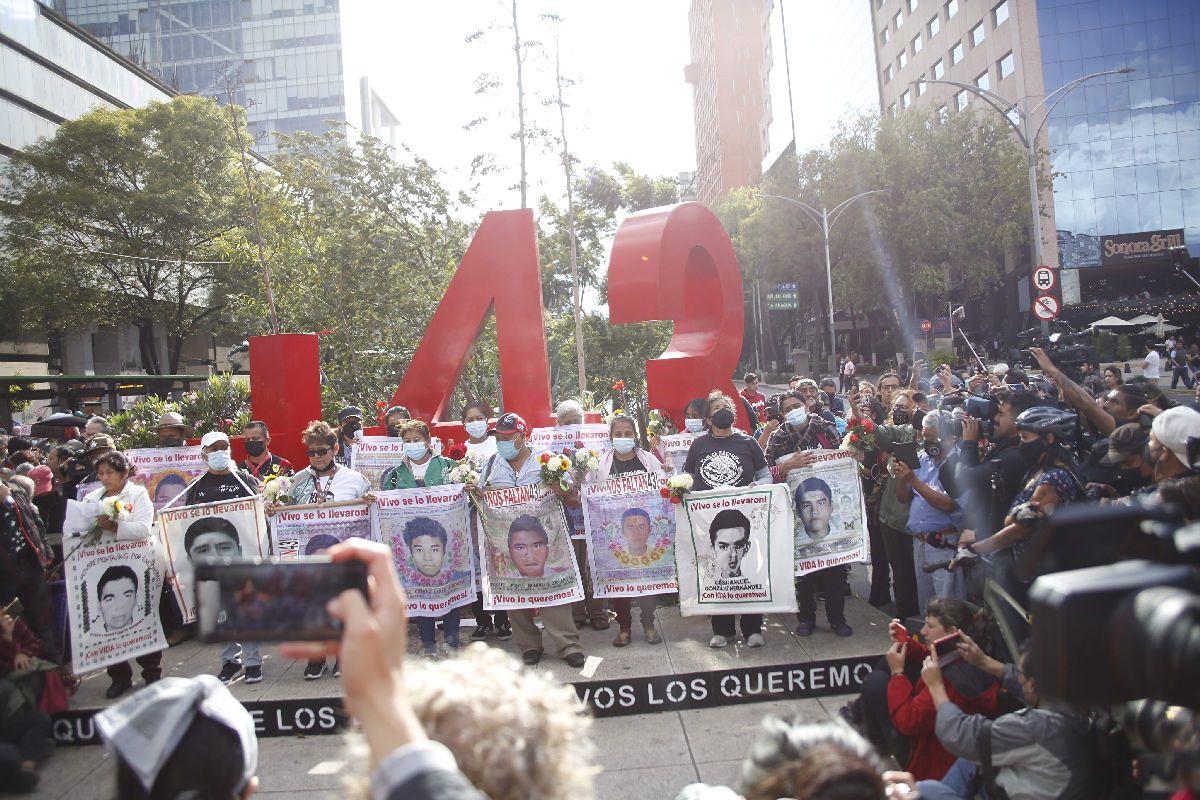 Padres de normalistas de Ayotzinapa tendrán reunión con Sheinbaum por el caso