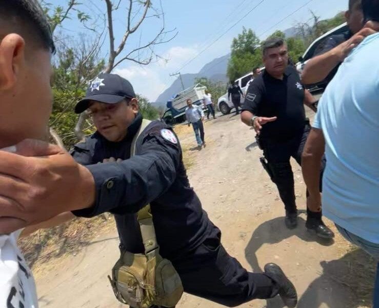 Denuncian agresión de Policía de Tuxpan a equipo de Morena-PT