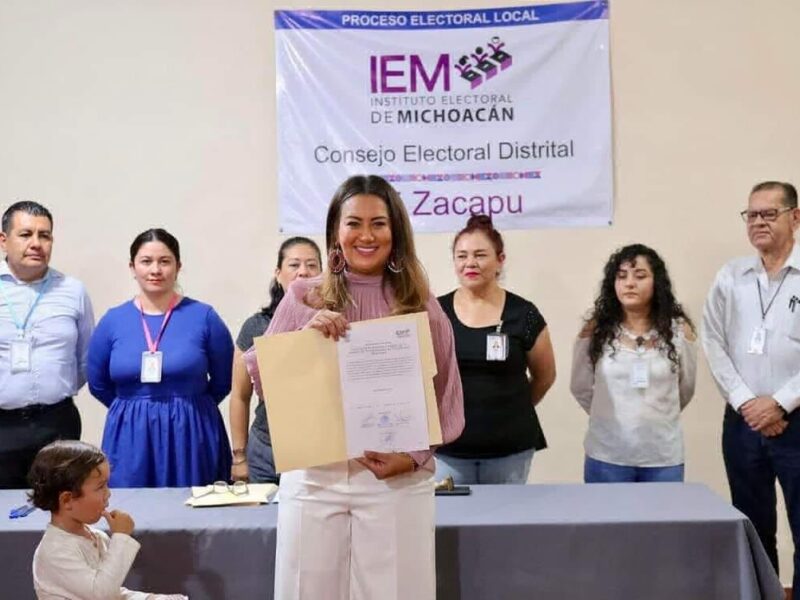 Recibe constancia presidenta electa Zacapu