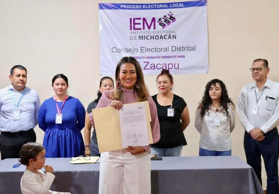 Recibe constancia presidenta electa Zacapu