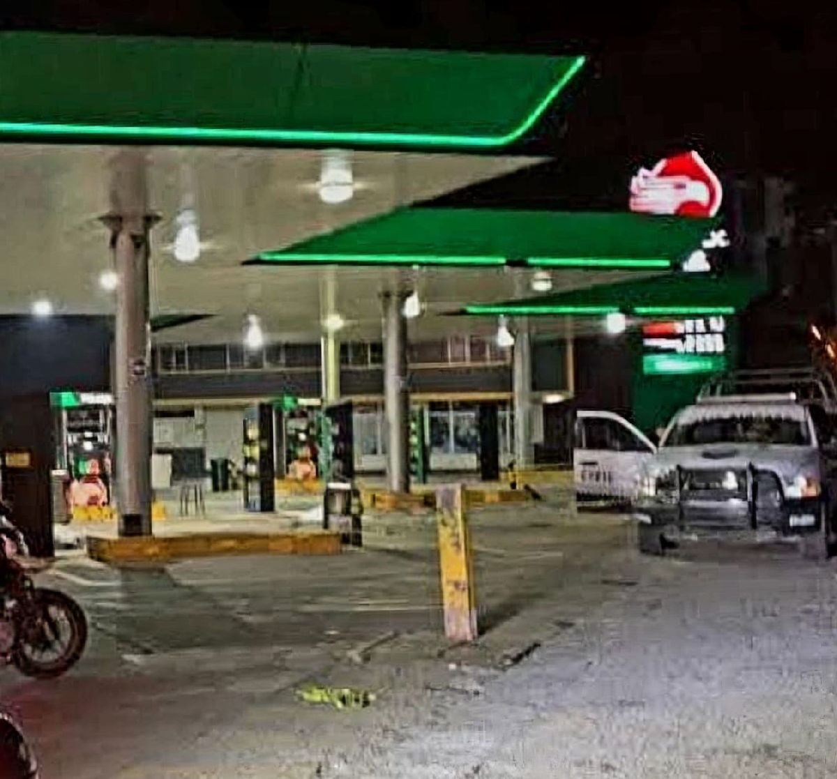 Táncitaro; roban gasolinera y asesinan a despachador