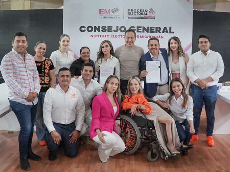 Recibe Víctor Manríquez constancia como diputado local electo