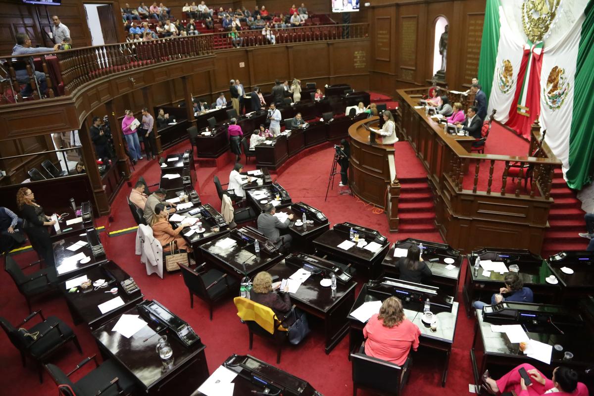 A costa de trabajadores diputados hacen “vaquita” para su bono de fin de Legislatura