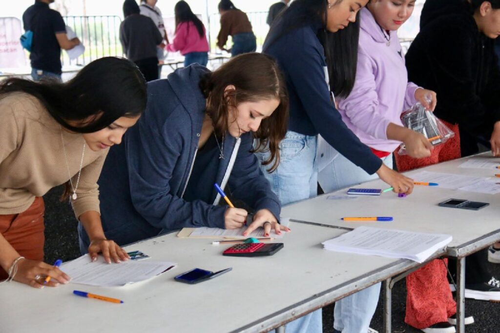 alertan cobros de cuotas en inscripción a Escuelas Normales en Michoacán