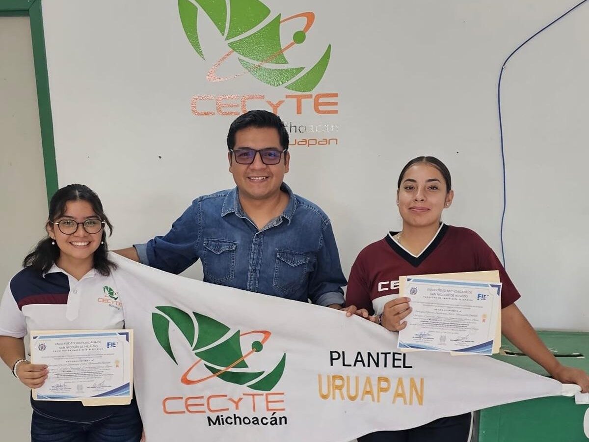 Alumnas del Cecytem crean traductor purépecha y ganan congreso internacional