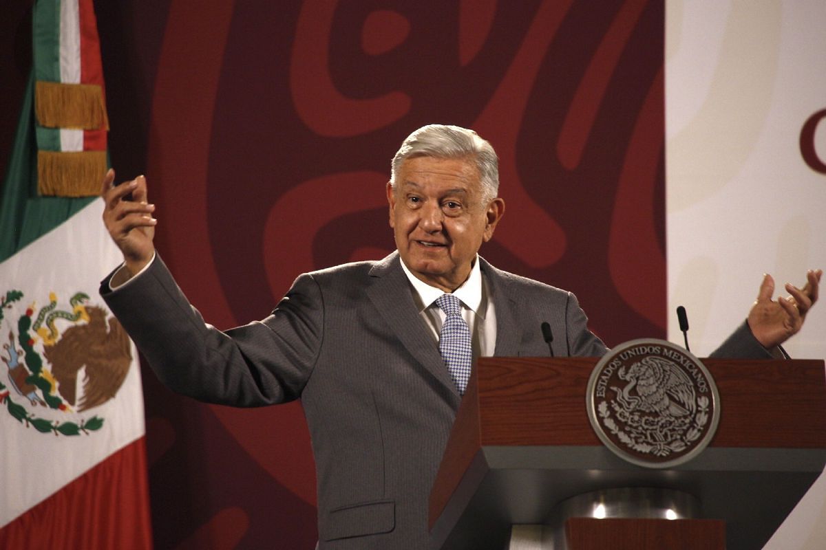AMLO resalta economía mexicana fortalecida ante cautela de Banxico