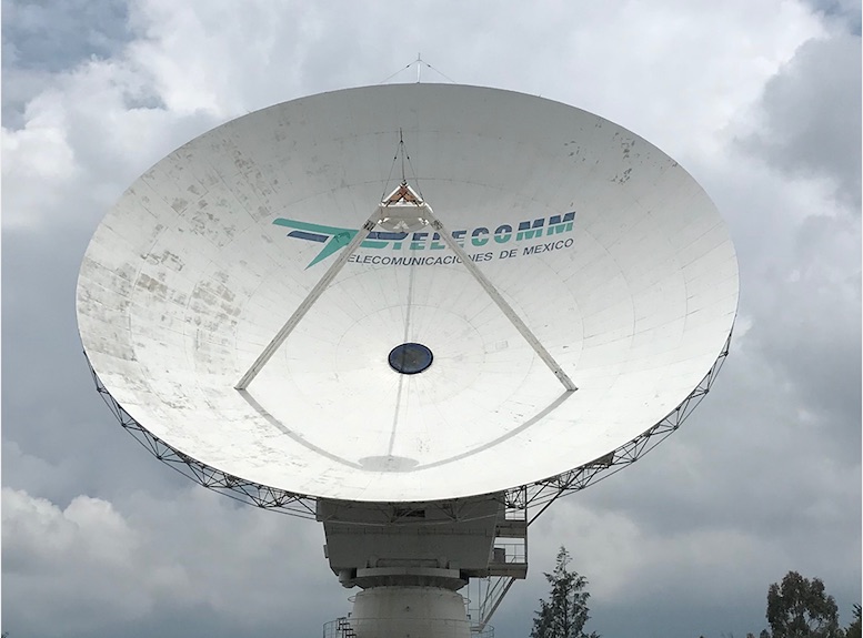 Astronomos de la UNAM Morelia crean radiotelescopio reutilizando antena obsoleta de telecom.